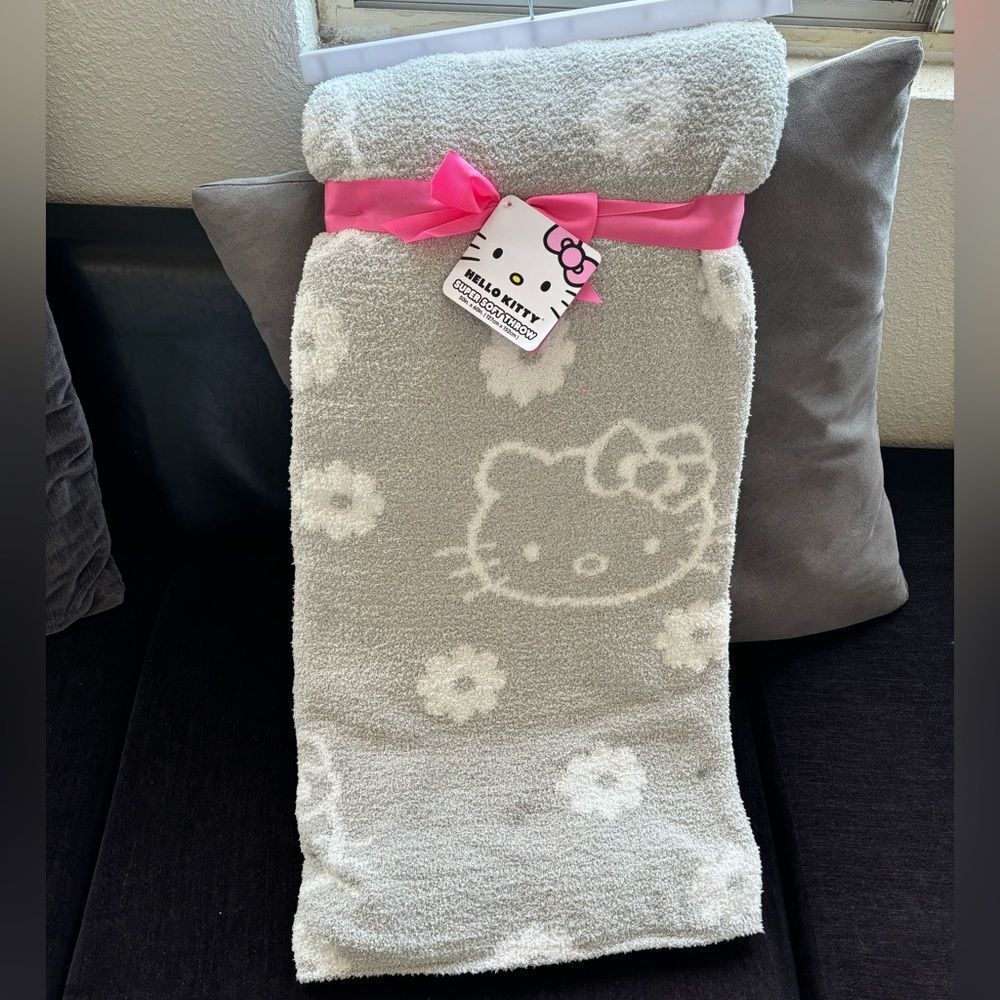 Hello Kitty Super Soft Plush Throw 50" x 60”
